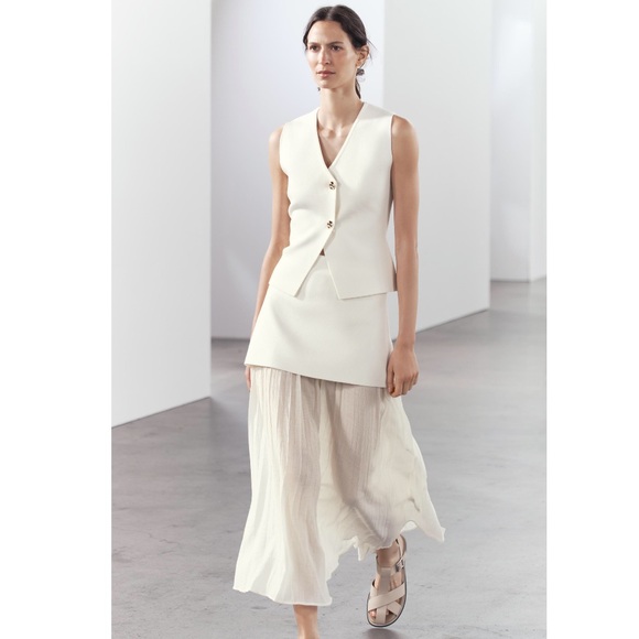 NWT Zara 2 Piece Gold Button Knitted Vest Top and Mix Pleaded Knit Skirt Set - Picture 5 of 14